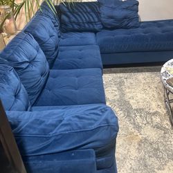 Comfy Blue Sectional Couch 
