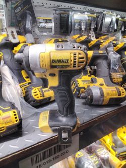 DEWALT 20V MAX IMPACT DRIVER USED  TOOL ONLY