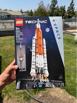 Lego 42221 NASA Artemis Space Launch System Rocket