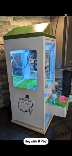 Mini arcade claw/crane machine customized to be Masters themed.
