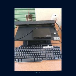 Dell Bundle. Keyboard - LCD Stand - Speaker - Dock Station