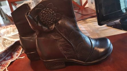 Black flower bootie boots size 1.5 youth or small woman