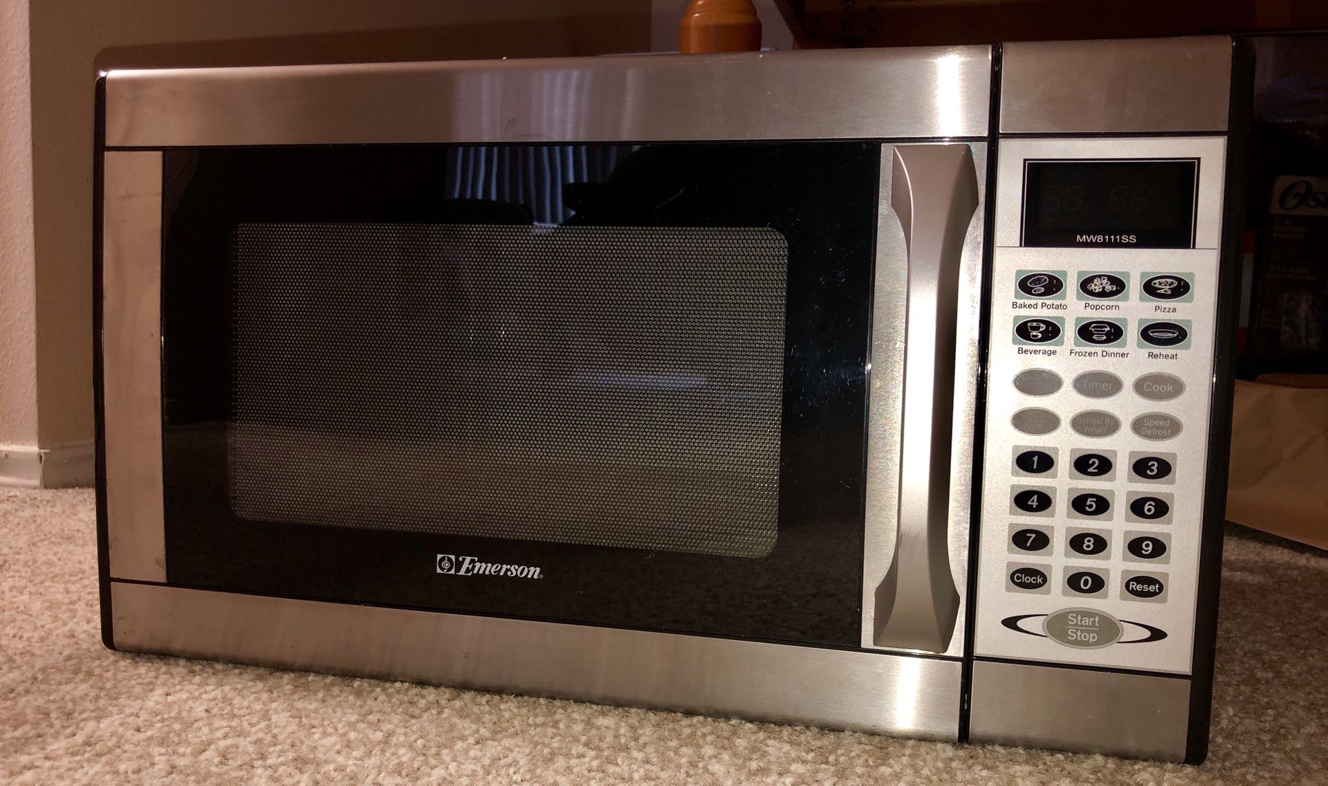 EMERSON MICROWAVE MW8111SS