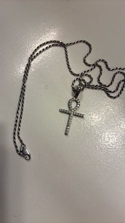 Silver chain w/ pendant