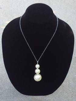 Extra large faux pearls necklace