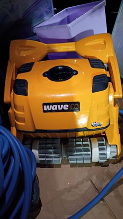 Dolphin wave 100 pool cleaner