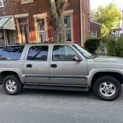 Chevrolet Suburban 1500 Color (tan)