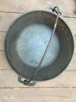 Antique cast iron Dutch oven