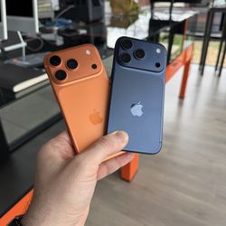 iPhone 17 Pro 256GB unlocked to any carrier! 100% battery! 90 day warranty! We offer financing!