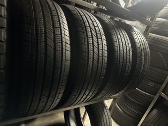 SET OF TIRE 265 65 17 MICHELIN 85% LIFE