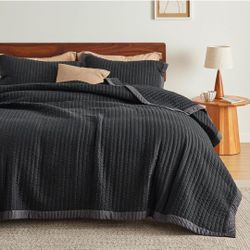 Bedsure Black Quilts King Size - King Quilt Bedding Set Bedspread Coverlet, Lightweight Corduroy Pattern Bedspread, 3-Piece Set with 106"x96" Coverlet