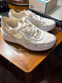 Nike White Low-Top Sneakers size 5.5