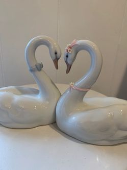 Lladro Endless Love Swans Porcelain Figurines 