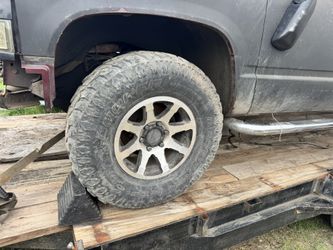 Cooper Discover Tires And Wheels 285/75/16