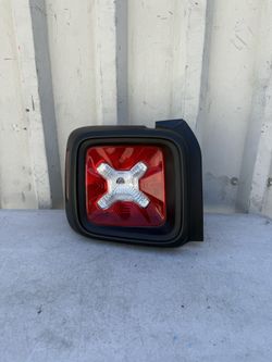2015 2016 2017 2018 2019 2020 2021 2022 2023 Jeep Renegade Left Side Taillight 