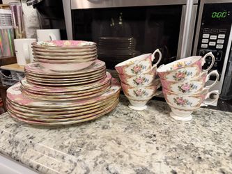 Royal Albert® • Pattern: Lady Carlyle • Material: Fine Bone China • Origin: England