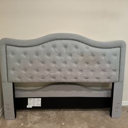 California King Size Bed, Complete w/Headboard, Footboard, Rails, Box spring & Mattress