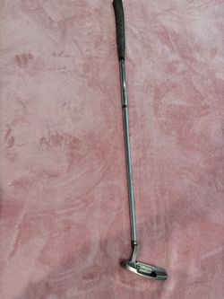 Wilson Deep Red Golf Putter