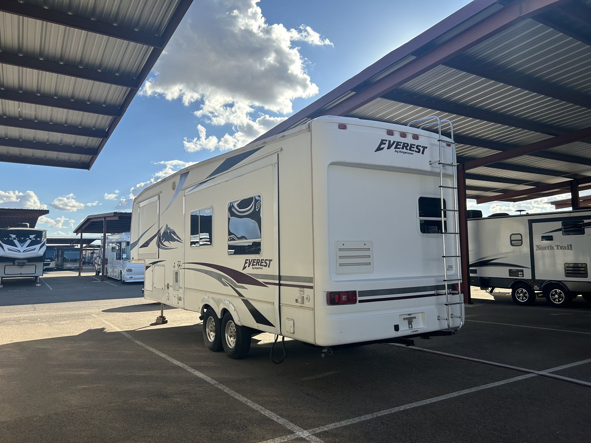 35ft Keystone Quality Built 5th Wheel - $9,500 OBO (Glendale)