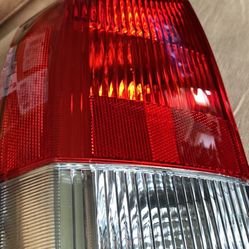 Volvo 2003 V70 Driver Side Taillight