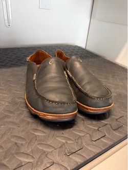 Men’s 9 1/2 leather OLUKAI shoes
