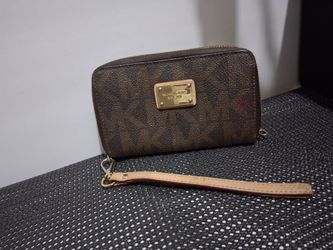 Michael kors wristlet