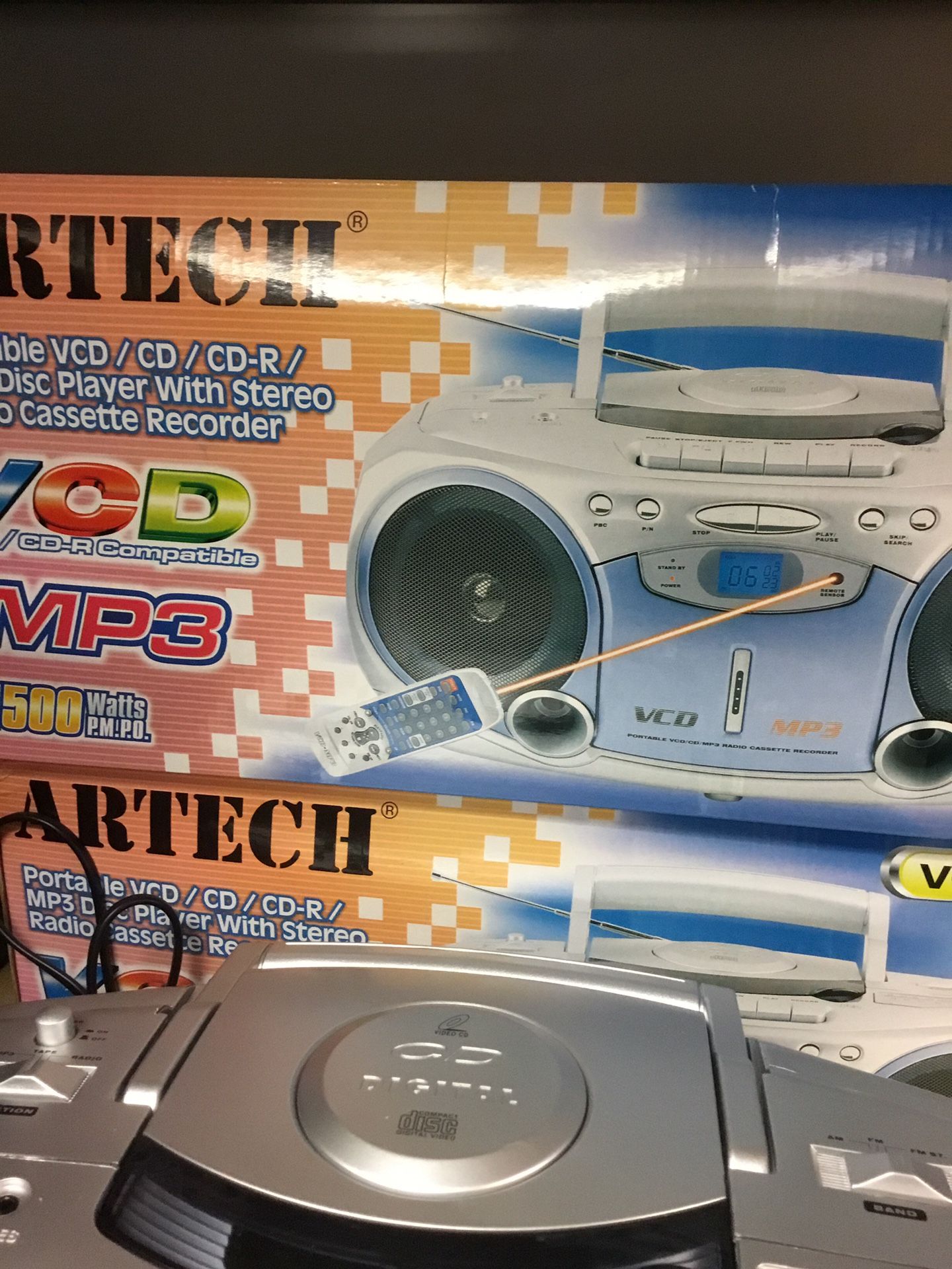Mp3 fm radio cassettes remote control cd is new in box