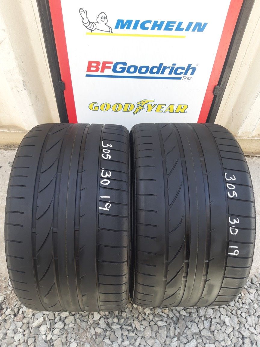 2 USED TIRES 305 30 19 BRIDGESTONE POTENZA 70% TREAD $80 DLLS FOR BOTH INSTALLED AND BALANCED