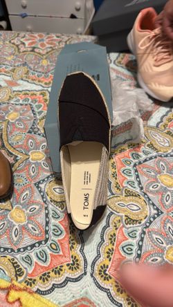 Tom’s black flats size 8 women’s