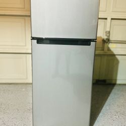 Magic Chef 18.5 in. W, 4.5 cu. ft. 2-Door Mini Refrigerator, with Freezer in Platinum Steel