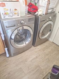 LG Washer Dryer Combo Like New 4.5 cu. ft. Ultra Large Capacity with Steam Technology