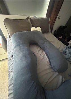 Pregnancy pillow