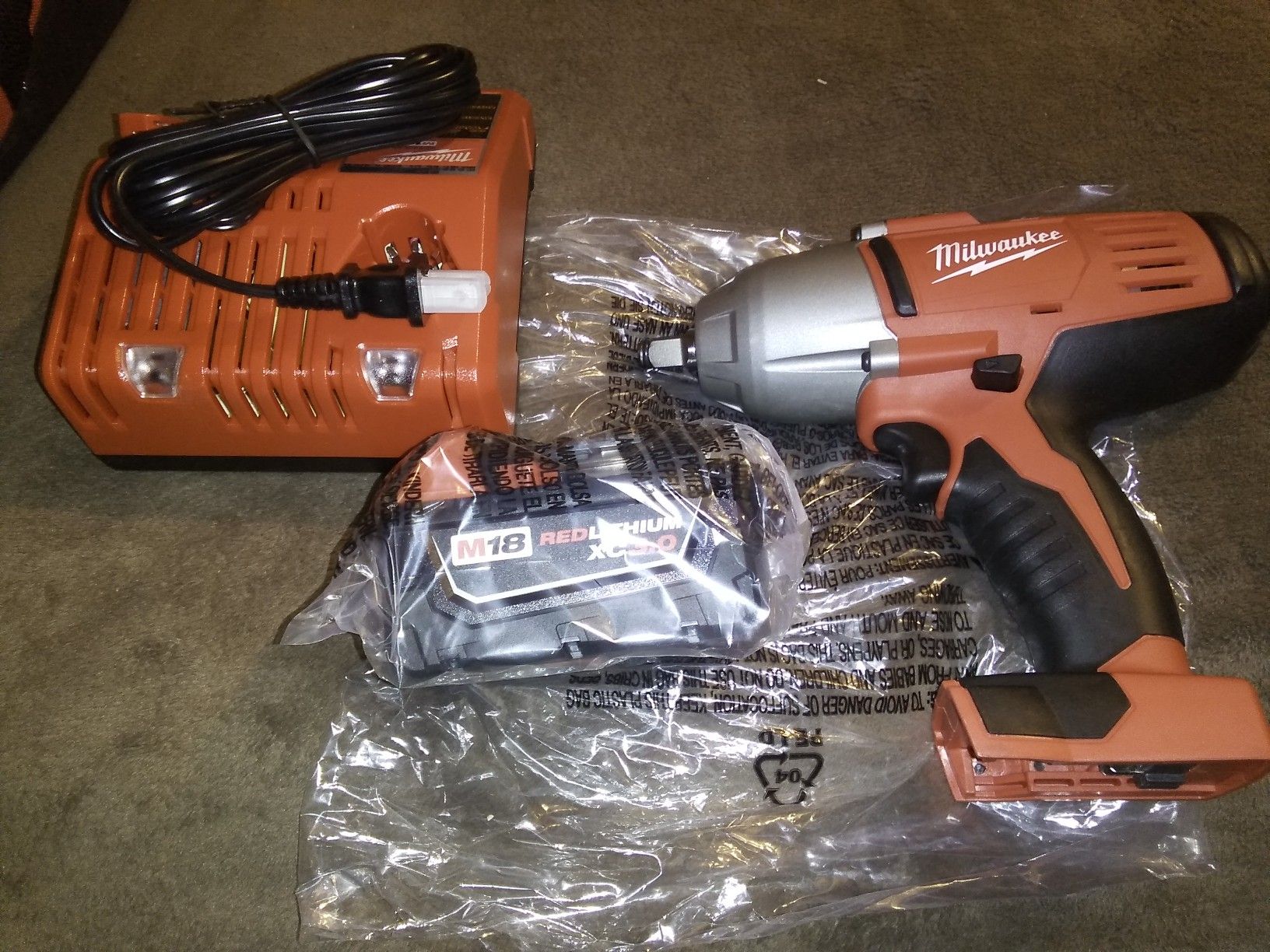 New Milwaukee M18........1/2" . High torque impact wrench set