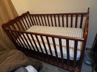 Crib - FREE (no mattress)