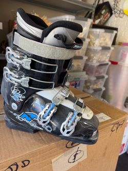 Kids ski boots snow shoes