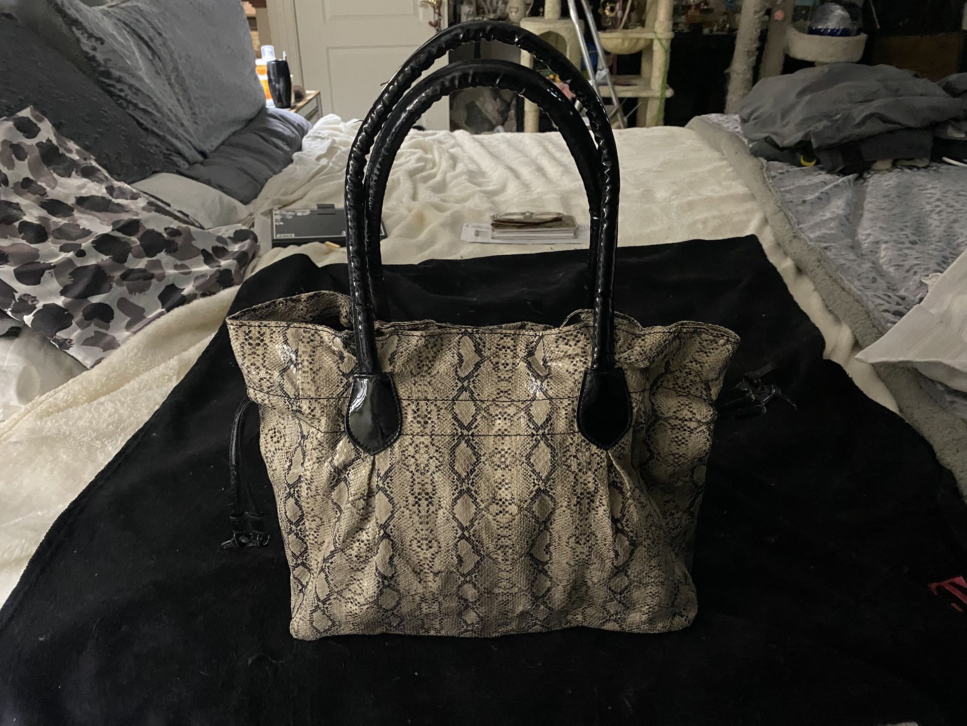 SNAKESKIN LARGE CAPACITY PURSE