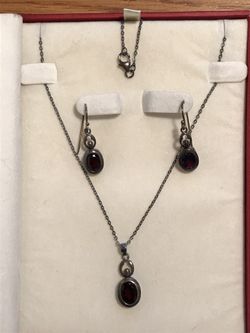 Cold water Creek Sterling Silver Garnet Oval Pendant Necklace & Earring Set