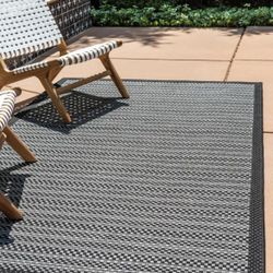 7' x 10' Washable Border Indoor / Outdoor Rug