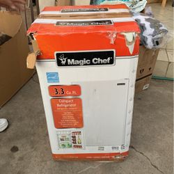 Magic Chef 3.3 Cu Refrigerator