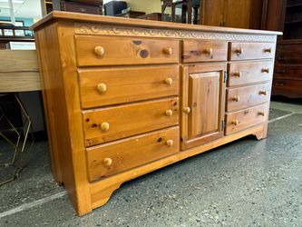 KINCAID Shaker Ridge Natural Finish 12-Drawer Low Dresser