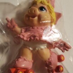 Baby Miss Piggy Muppet Toy Figurine Skating 