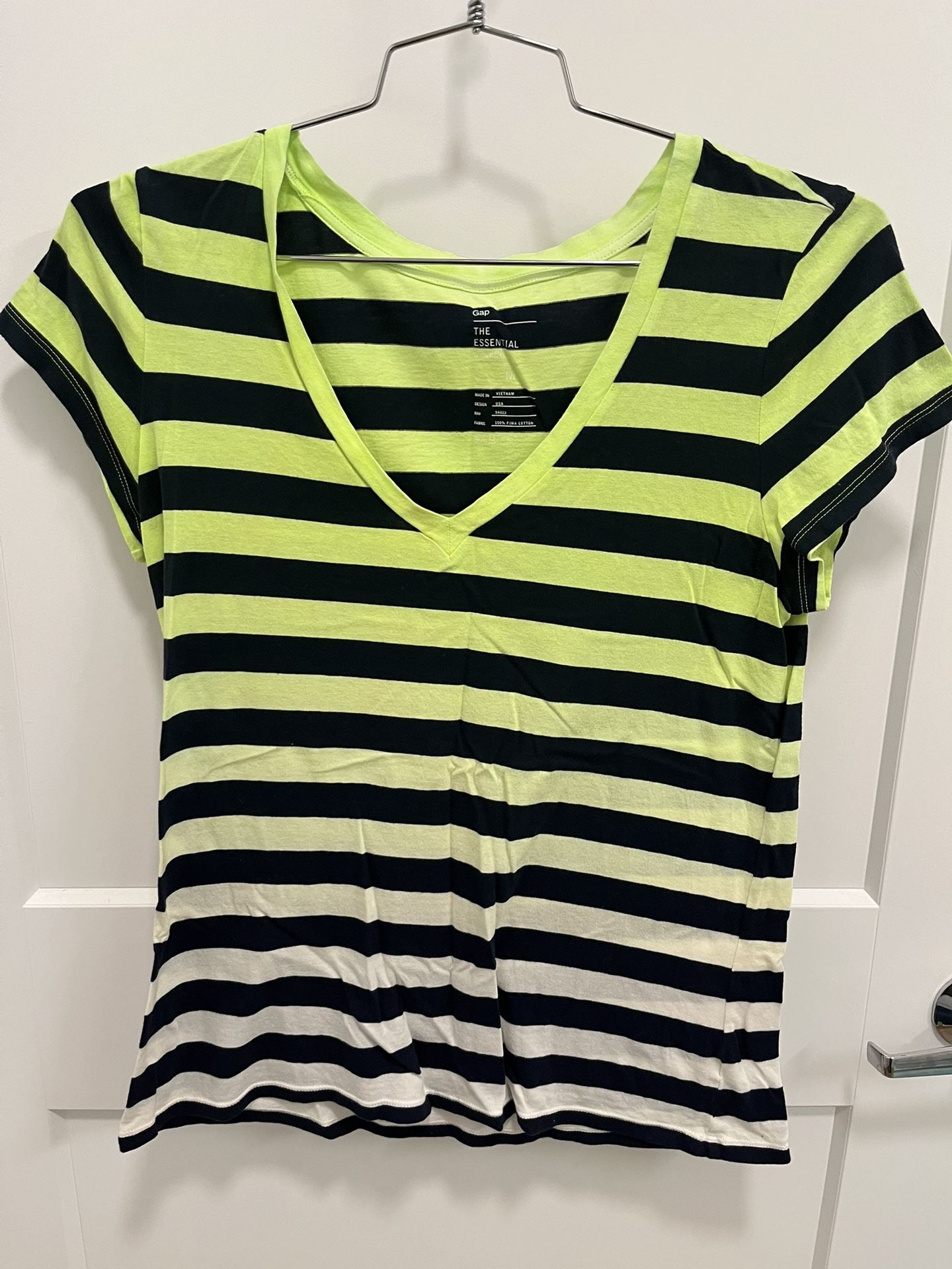 Gap Ladies The Essential V-neck Short Sleeve Shirt - Like New - Ombré Green/blue/white  - Size Medium 