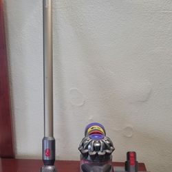 Dyson Vaccum Cleaner V8 Used