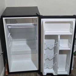 Galanz 3.3 Cu ft One Door Mini Fridge, Black Estar