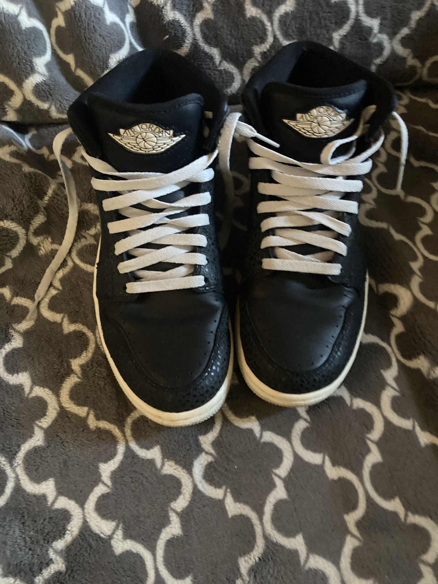 Nike Air Jordan 1 Retro High OG 9.5 Men