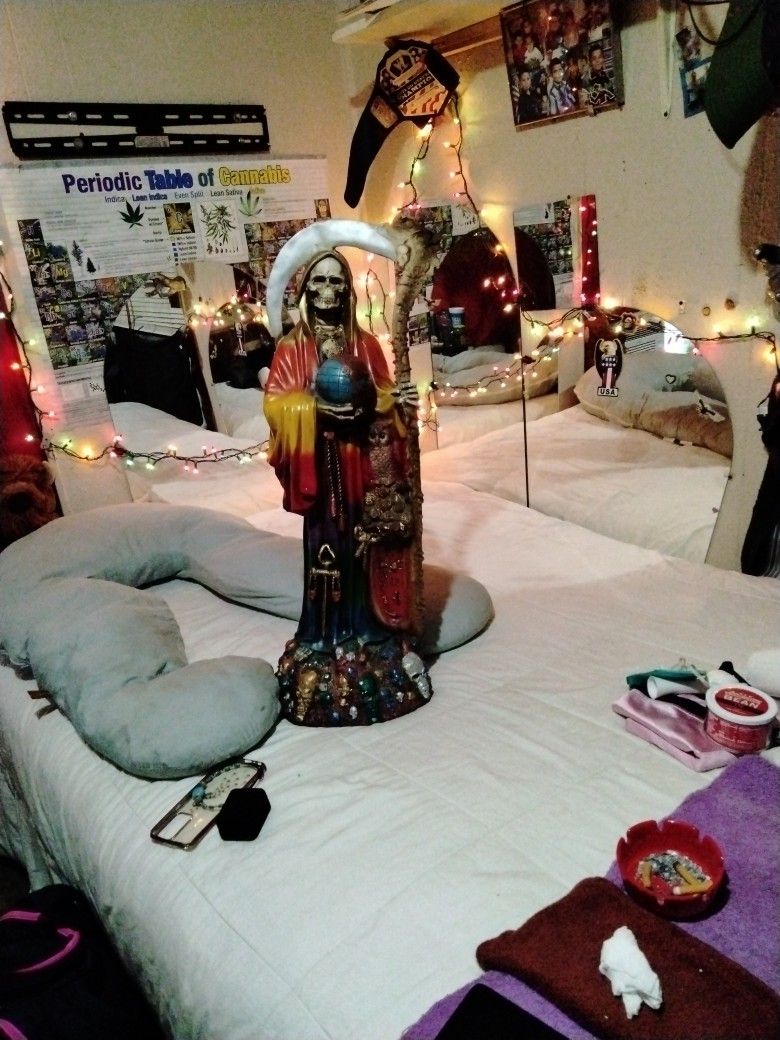 La Santa Muerte Statue 31 Inches In Height 