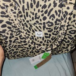 Selling A DIPER bag New 