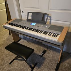 Yamaha DGX-640 88-Key Weighted Digital Piano – Full Setup