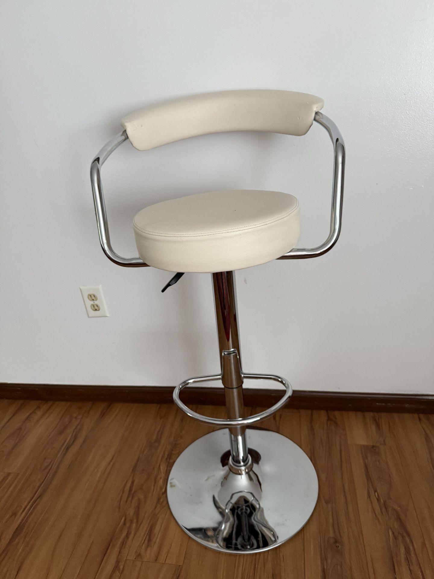 Eros Adjustable Stool in good condition
