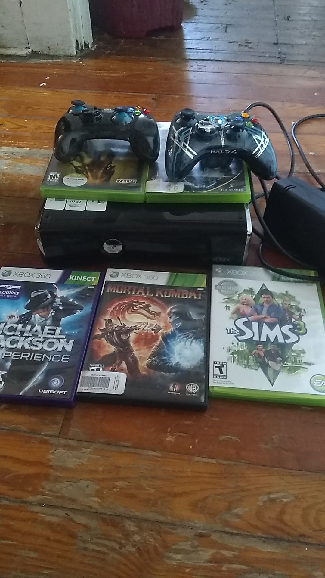 Xbox 360 with 5 games 2 cotrollers one is a Halo 4 controller has all cords